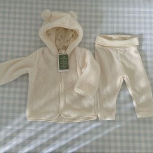 NWT H&M 2-piece fleece set: hooded zippered jacket and soft pants, size 4-6 mo